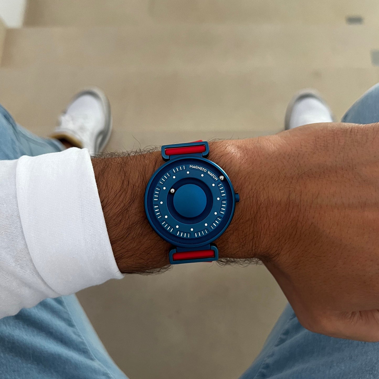 Magneto Watch - Primus Blue Silikon Rot - Lifestyle