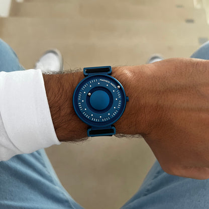 Magneto Watch - Primus Blue Silikon Schwarz - Lifestyle