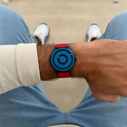 Magneto-Watch-Jupiter-Blue-Leather-Red-Lifestyle-2023_1x1