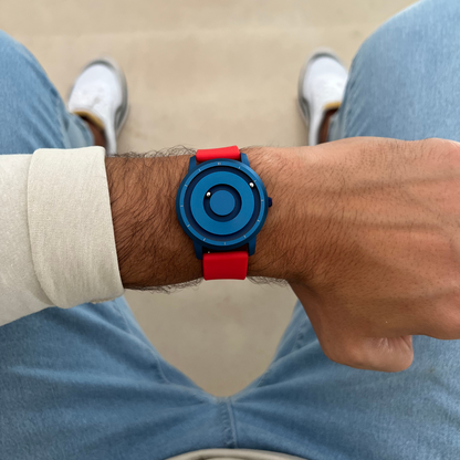 Magneto-Watch-Jupiter-Blue-Silicone-Red-Lifestyle-2023