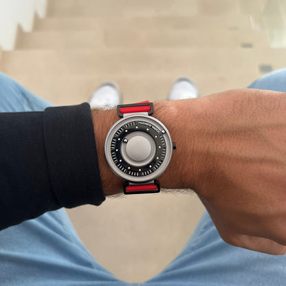 Magneto Watch - Primus Titan Silikon Rot - Lifestyle