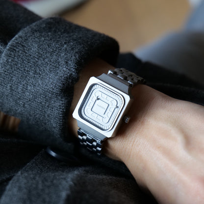 Magneto-Watch-Square-Female-Lifestyle-6