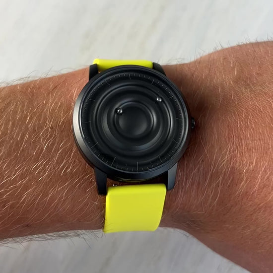 Magneto-Watch-Wave-Black-Silikon-Gelb-Handgelenk-Video