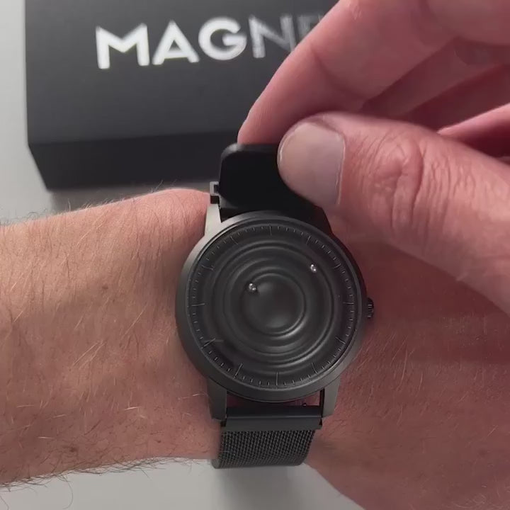 Magneto-Watch-Wave-Black-Maschenarmband-Schwarz-Handgelenk-Video